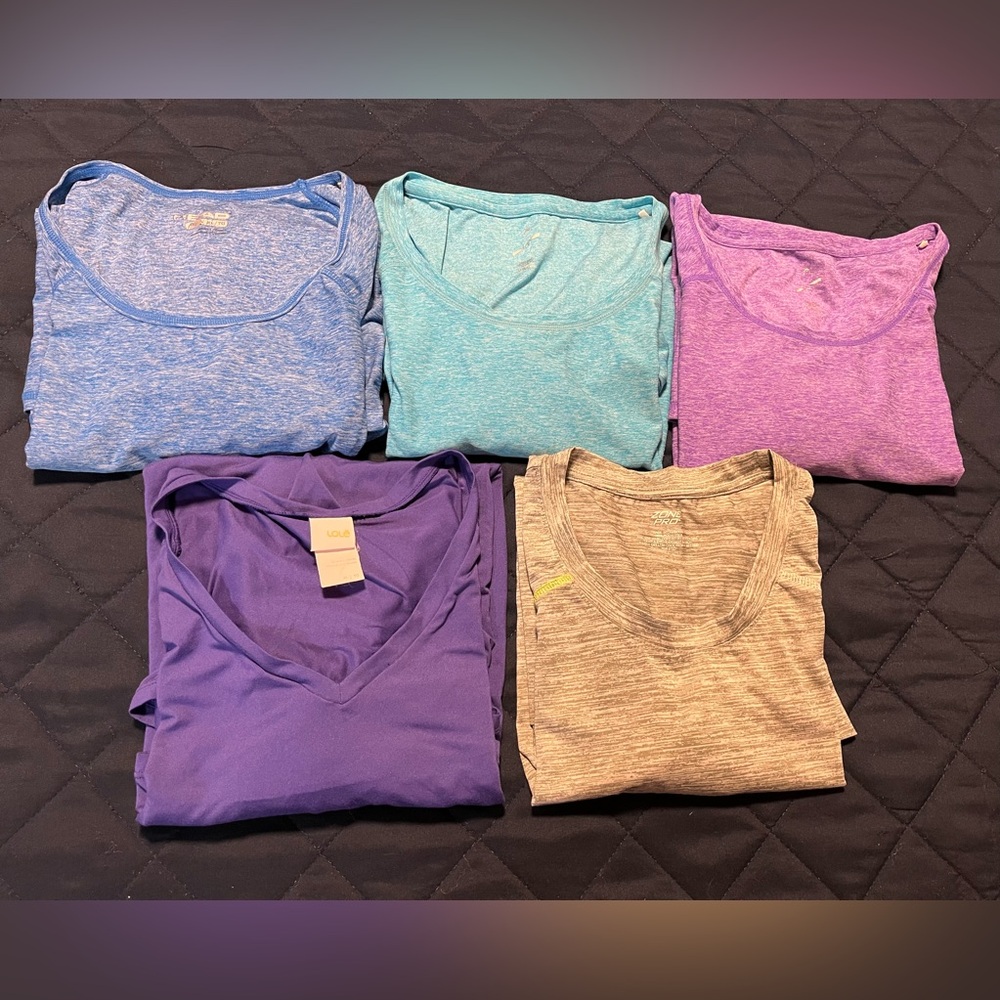 A bundle of 5 t-shirts - Head, Lole & Zone Pro.